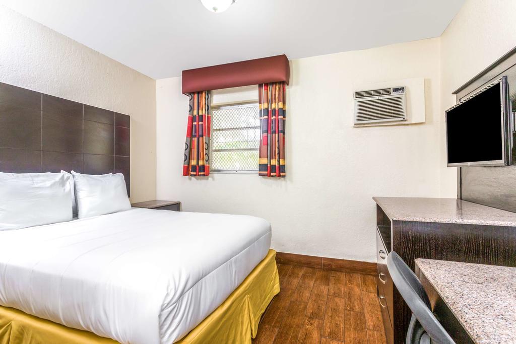 Econo Lodge Inn & Suites Флорида-Сіті Екстер'єр фото