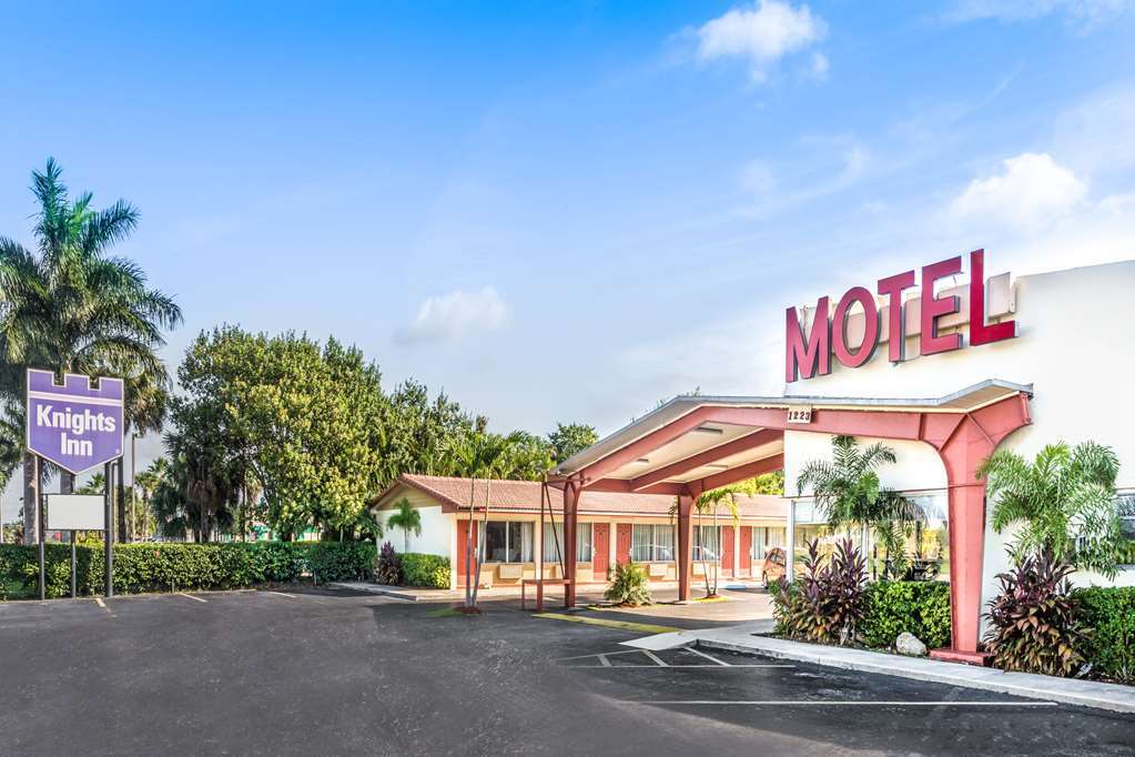 Econo Lodge Inn & Suites Флорида-Сіті Екстер'єр фото